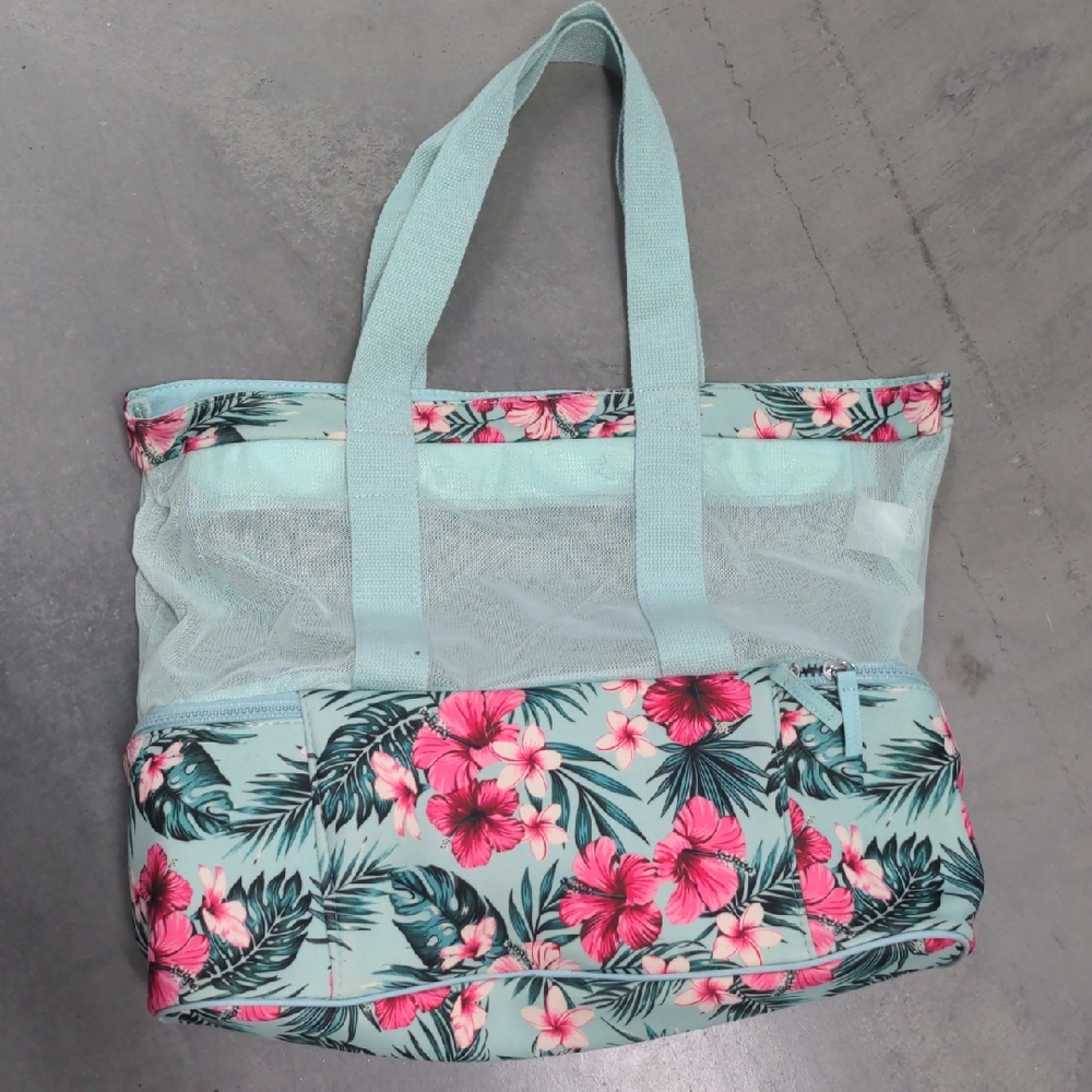 NWOT Beach Bag With Cooler Bottom